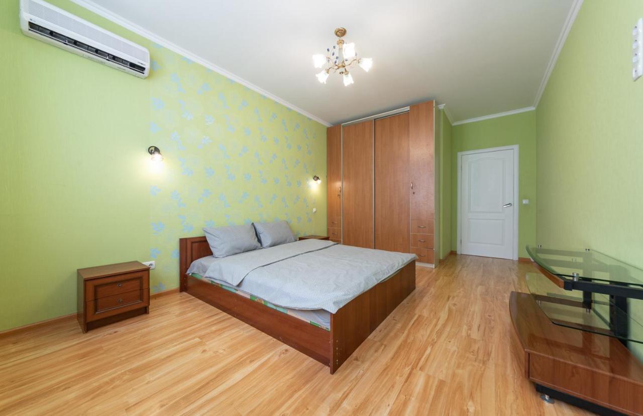 Большая 3 Комнатная На Осокорках Гмирі 2 Kyiv Exterior photo