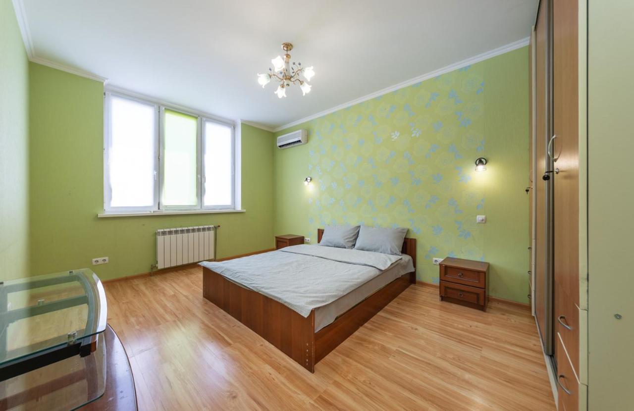 Большая 3 Комнатная На Осокорках Гмирі 2 Kyiv Exterior photo
