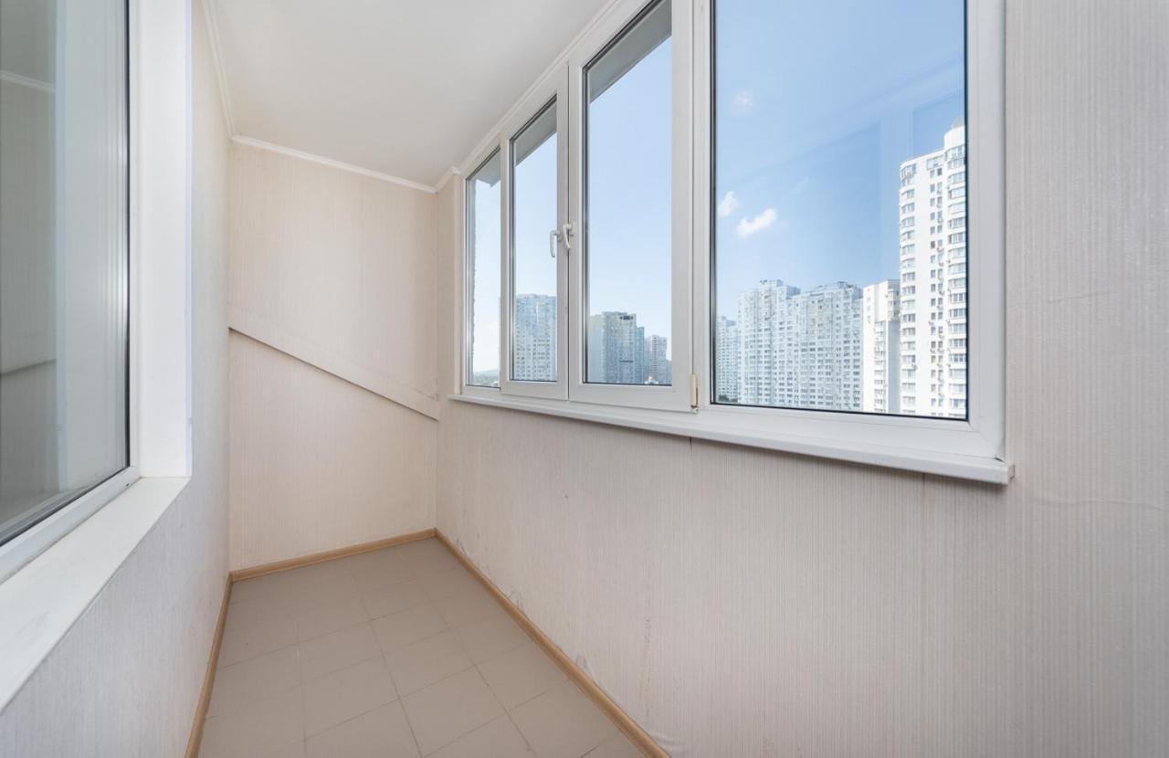 Большая 3 Комнатная На Осокорках Гмирі 2 Kyiv Exterior photo